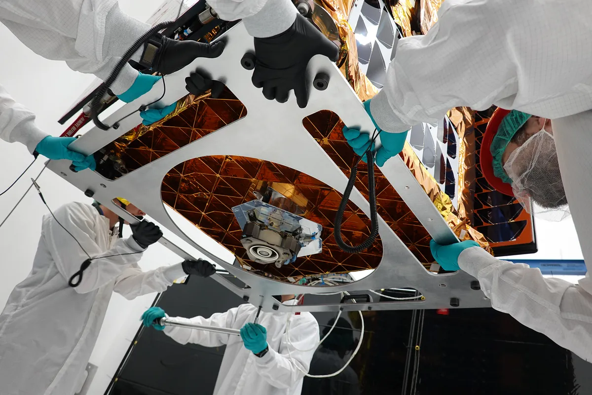 NASA запустила миссию SSPICY для инспекции неработающих спутников