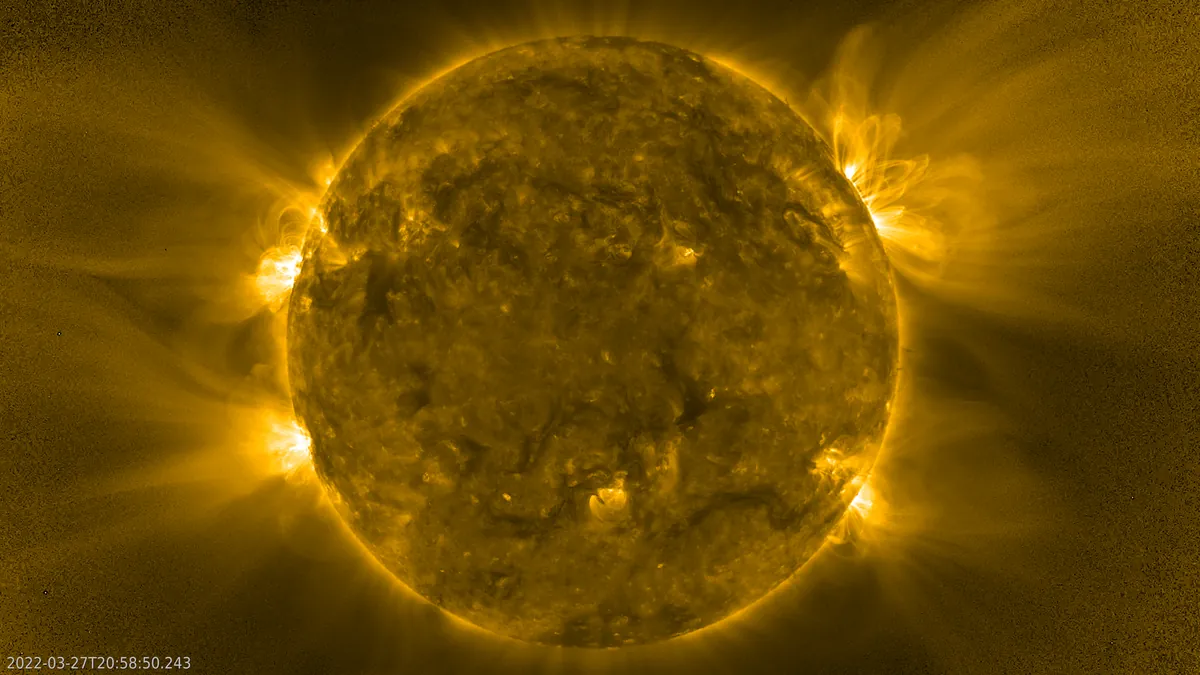 Solar Orbiter выяснил, откуда берутся магнитные «переключения» в солнечном ветре