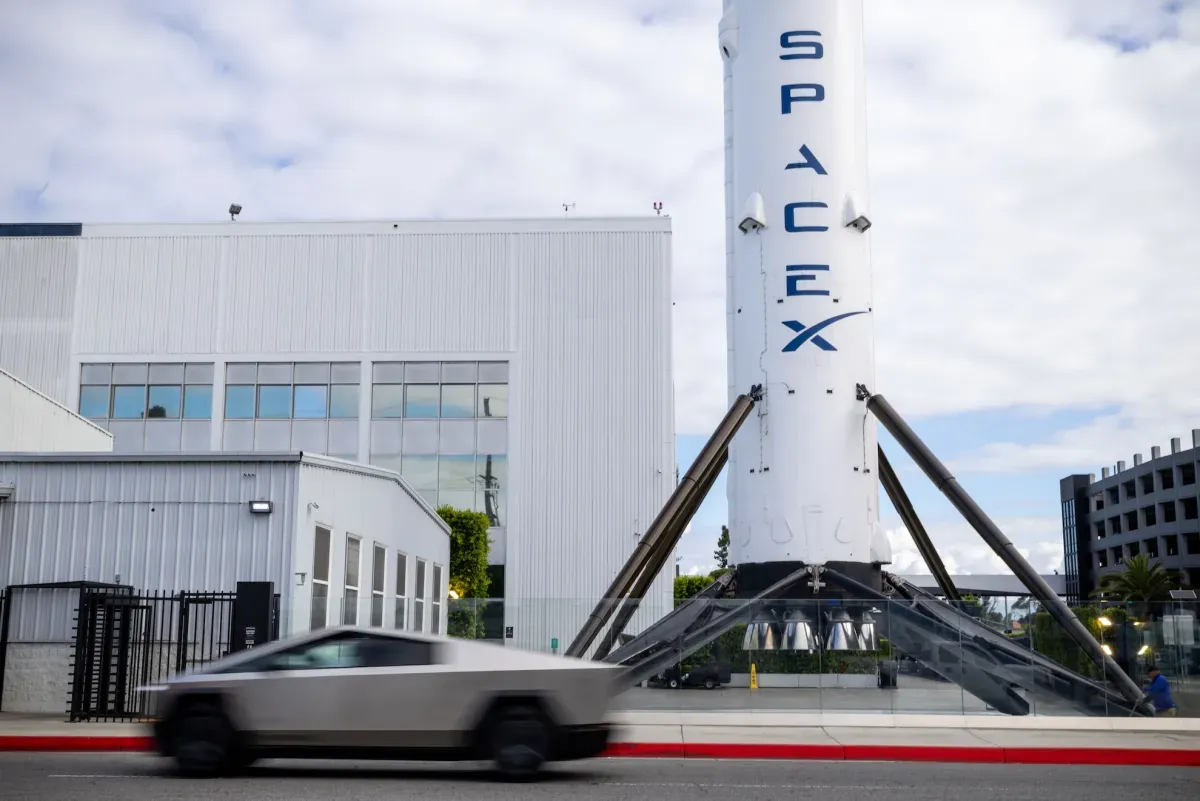 SpaceX и Tesla рассматривают слияние по требованию акционеров