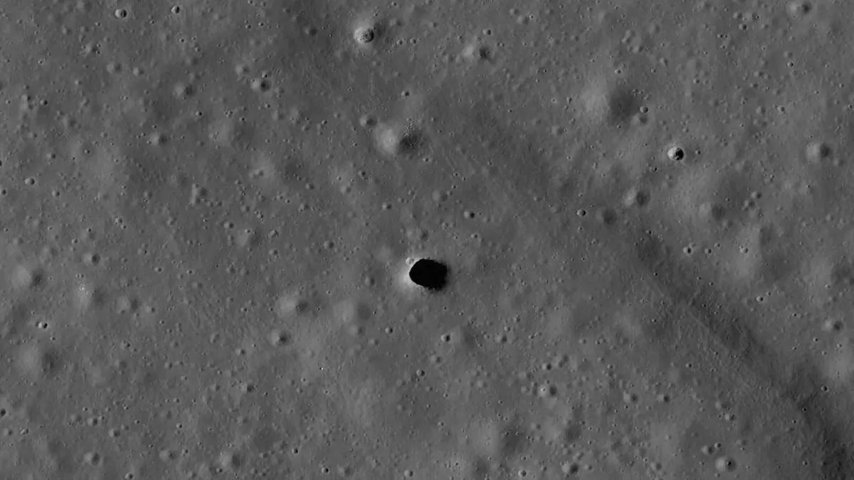NASA отправит миссию к лунной яме: ищут подземную пещеру для будущих астронавтов